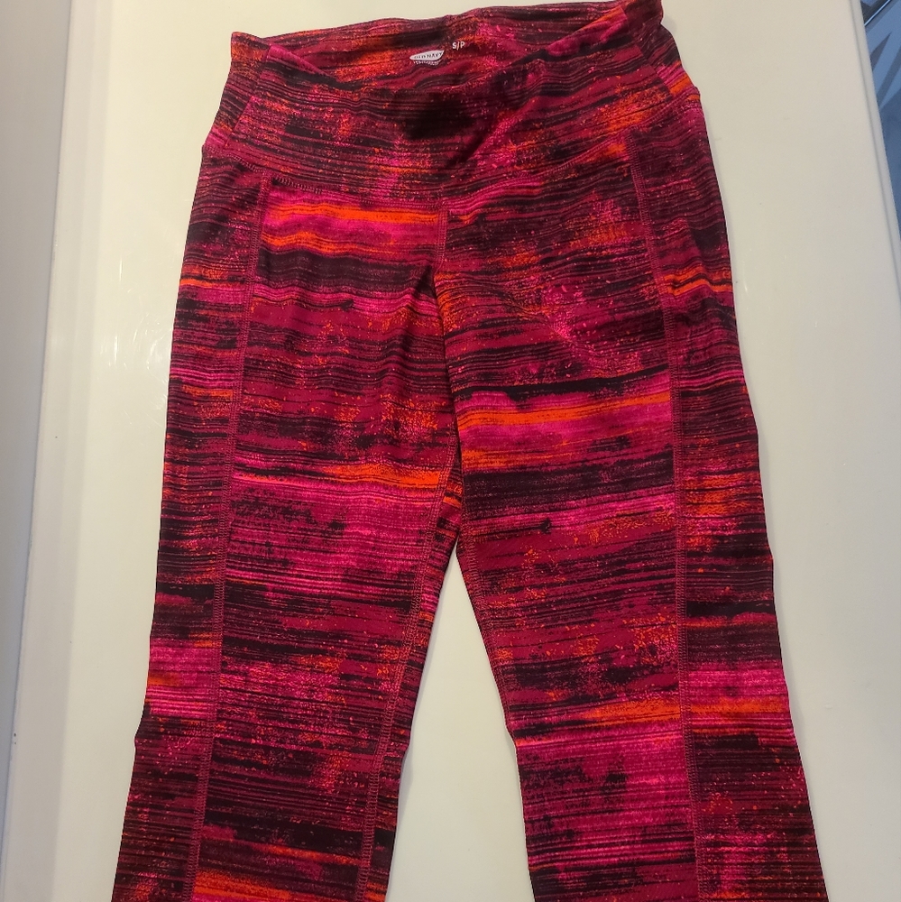 Small capri leggings